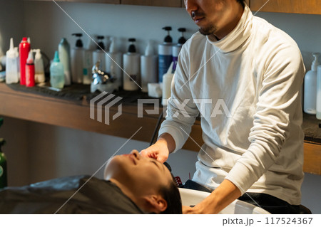 beauty parlor 117524367