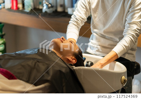 beauty parlor 117524369