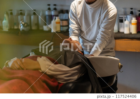 beauty parlor 117524406