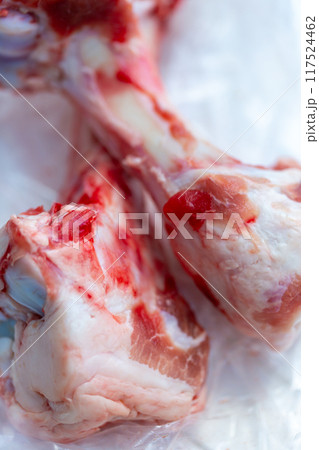 生肉の犬の餌　ゲンコツ 117524462