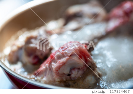 生肉の犬の餌　ゲンコツ 117524467