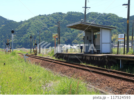 ローカル線の雰囲気が溢れるJR名松線の伊勢大井駅 117524593