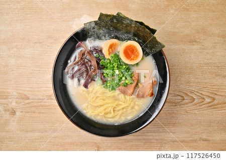 注)湯気は合成です。とんこつラーメン、豚骨らーめん、博多ラーメン、とんこつスープ。 注)湯気は合成です。とんこつラーメン、豚骨らーめん、博多ラーメン、とんこつスープ。 117526450