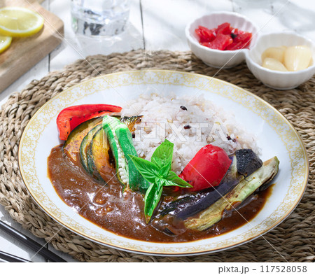 雑穀米を使用した 夏野菜カレー 雑穀米を使用した 夏野菜カレー 117528058