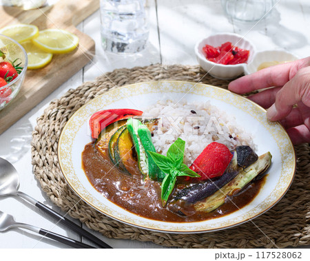 雑穀米を使用した 夏野菜カレー 雑穀米を使用した 夏野菜カレー 117528062