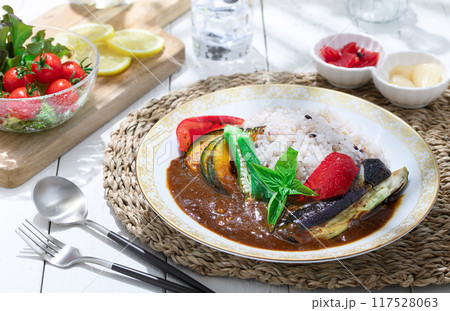 雑穀米を使用した 夏野菜カレー 117528063