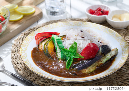 雑穀米を使用した 夏野菜カレー 117528064