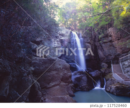 淡路島、鮎屋の滝（あいやのたき）/淡路島最大の滝/落差14.5m 兵庫県洲本市鮎屋 117528460