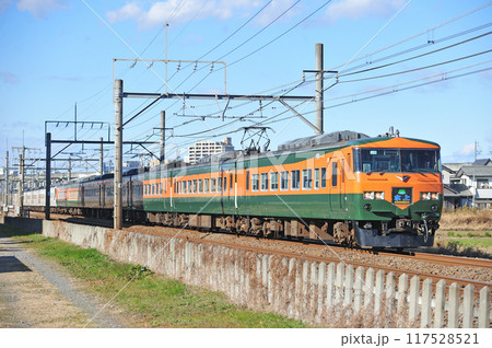 高崎線　熊谷ー行田　JR東日本　185系　OM03編成（大宮）　水上 117528521
