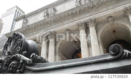 New York City, Manhattan Midtown Bryant Park with Public library, 42 street and Fifth 5 avenue, USA. New York City, Manhattan Midtown Bryant Park with Public library, 42 street and Fifth 5 avenue, USA. 117530920
