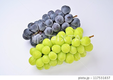 シャインマスカットと種無し巨峰、ぶどう、ブドウ、果物、フルーツ、グレープ。 シャインマスカットと種無し巨峰、ぶどう、ブドウ、果物、フルーツ、グレープ。 117531837