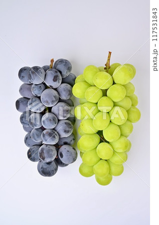 シャインマスカットと種無し巨峰、ぶどう、ブドウ、果物、フルーツ、グレープ。 117531843