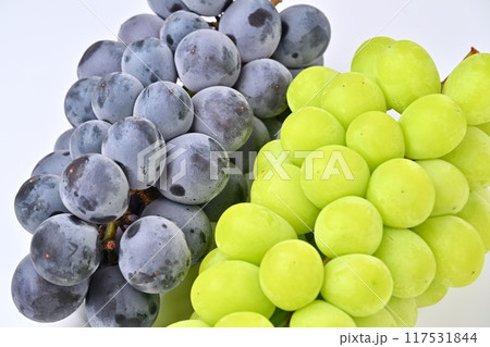 シャインマスカットと種無し巨峰、ぶどう、ブドウ、果物、フルーツ、グレープ。 117531844