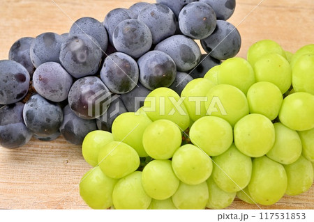 シャインマスカットと種無し巨峰、ぶどう、ブドウ、果物、フルーツ、グレープ。 シャインマスカットと種無し巨峰、ぶどう、ブドウ、果物、フルーツ、グレープ。 117531853