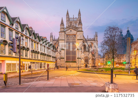 Historic Bath Abbey in old town center Historic Bath Abbey in old town center 117532735