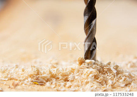 drilling a wood drilling a wood 117533248