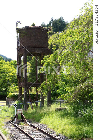 JR名松線の終JR名松線の終着駅伊勢奥津駅に残るSL時代の給水塔着駅伊勢奥津駅に残るSL時代の給水塔 JR名松線の終JR名松線の終着駅伊勢奥津駅に残るSL時代の給水塔着駅伊勢奥津駅に残るSL時代の給水塔 117534354