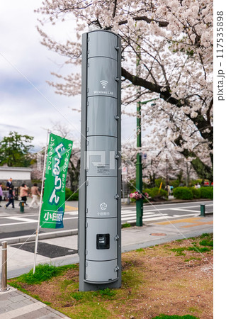 小田原市が小田原城前に設置したスマートポール（神奈川県小田原市） 117535898