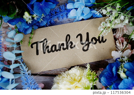 Thank you card with flower bouquet decoration top view on wooden background 117536304