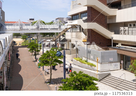 JR新長田駅前の風景 神戸市長田区にて JR新長田駅前の風景 神戸市長田区にて 117536313