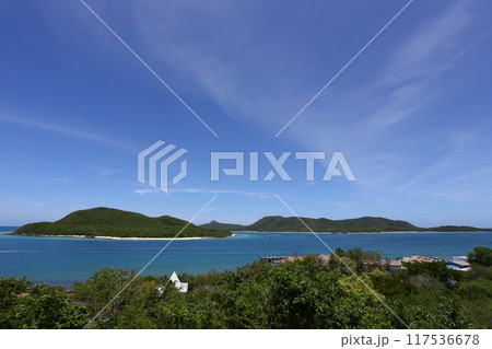 View of Samae San island and sea in the daytime. 117536678