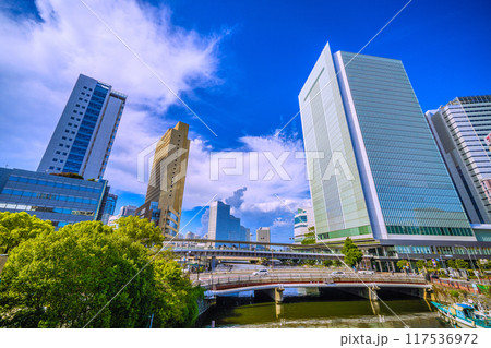 日本の横浜都市景観 桜木町駅 新南口前の人道橋から弁天橋や大岡川、横浜市役所などを望む=8月17日 日本の横浜都市景観 桜木町駅 新南口前の人道橋から弁天橋や大岡川、横浜市役所などを望む=8月17日 117536972