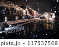 雪降る夜の小樽運河 117537568