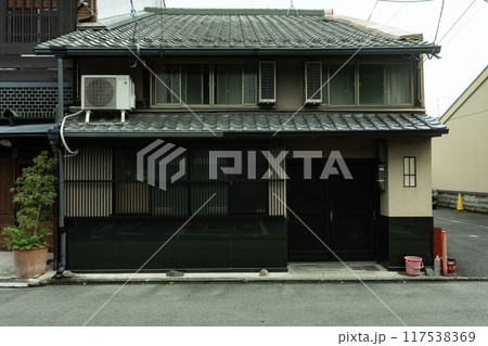 京町屋、京都の古い一軒屋、日本の和風建築、京都の木造建築 京町屋、京都の古い一軒屋、日本の和風建築、京都の木造建築 117538369
