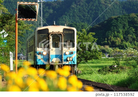 【JR四国】キハ32形(予土線:深田駅) 【JR四国】キハ32形(予土線:深田駅) 117538592