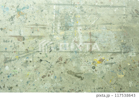 汚れた壁、スプレーで落書きされたコンクリートの壁、飛び散ったペンキ、吹き付けられたスプレー 汚れた壁、スプレーで落書きされたコンクリートの壁、飛び散ったペンキ、吹き付けられたスプレー 117538643