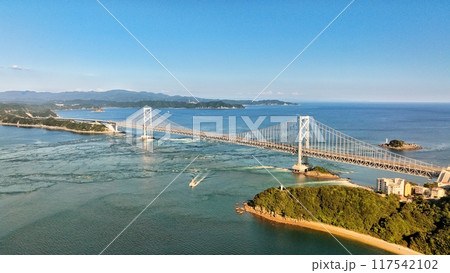 大鳴門橋と鳴門海峡 大鳴門橋と鳴門海峡 117542102