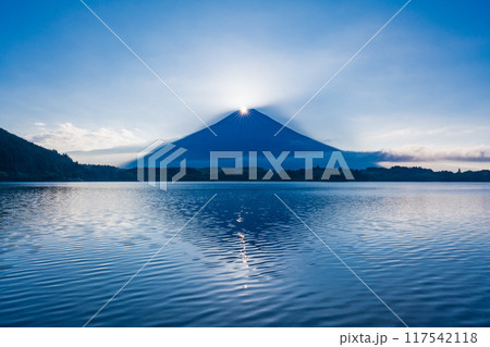 【静岡県】田貫湖のダイヤモンド富士(連続写真3) 【静岡県】田貫湖のダイヤモンド富士(連続写真3) 117542118