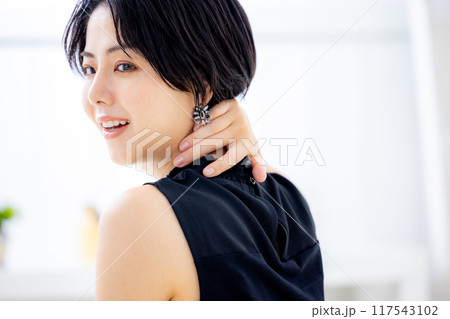 若い女性のポートレート 若い女性のポートレート 117543102