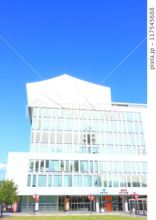 長野県長野市、長野市役所、芸術館の風景 117545688