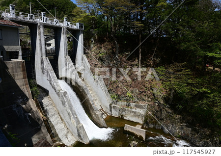 黒川ダム（長野県木曽福島）水量調整をする施設 117545927