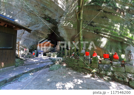 【香川県】四国霊場「第71番札所」弥谷寺(剣五山・千手院)水場の洞窟 【香川県】四国霊場「第71番札所」弥谷寺(剣五山・千手院)水場の洞窟 117546200