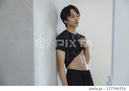 スポーツウェアを着た男性 117546358