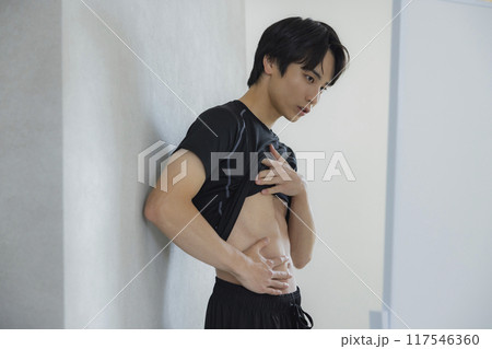 スポーツウェアを着た男性 117546360
