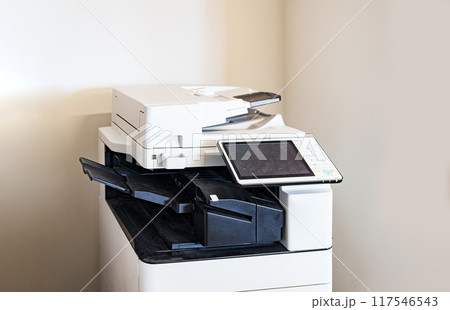 オフィス用 複合機 が オフィス に 設置 されている 【 オフィス の イメージ 】 117546543