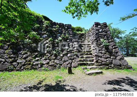 天空の城となる「越前大野城」　天守閣と石垣 117546568