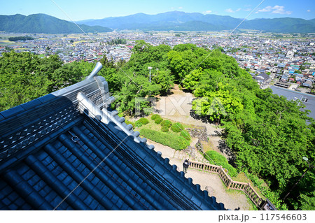 天空の城となる「越前大野城」 天守閣と石垣 天空の城となる「越前大野城」 天守閣と石垣 117546603