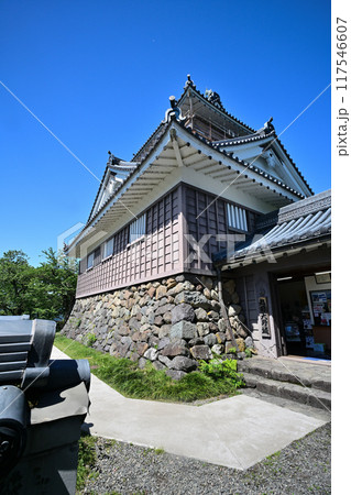 天空の城となる「越前大野城」 天守閣と石垣 天空の城となる「越前大野城」 天守閣と石垣 117546607