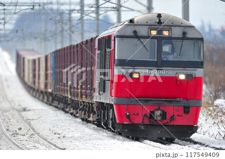 千歳線　恵庭ー北広島　JR貨物　DF200-8（鷲別） 117549409