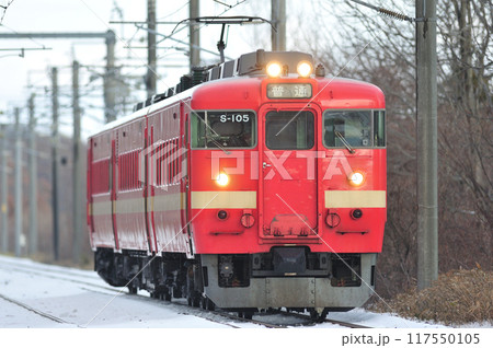 室蘭本線　虎杖浜　JR北海道　711系　S-105編成（札幌） 117550105