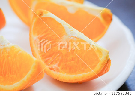 カットしたネーブルオレンジ 117551340