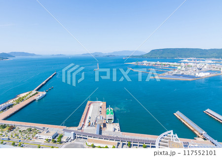 香川県高松市　高松シンボルタワーからの眺望 117552101