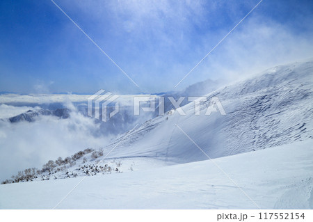 厳冬期の八方尾根の風景 厳冬期の八方尾根の風景 117552154