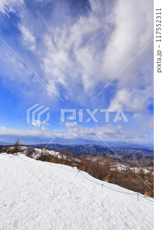 冬の入笠山山頂からの展望 ( 八ヶ岳 方面 ) 冬の入笠山山頂からの展望 ( 八ヶ岳 方面 ) 117552311