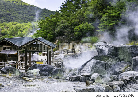 硫黄の匂いが漂う雲仙地獄（長崎県雲仙市小浜町） 117553846