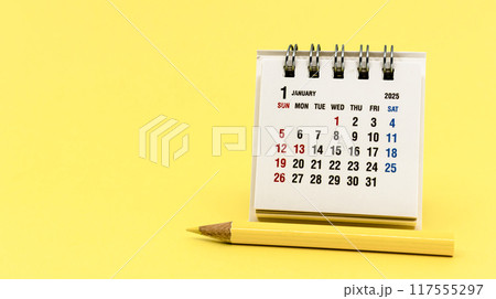 黄色背景に2025年1月のカレンダー イベント予定やスケジュール管理の写真素材 黄色背景に2025年1月のカレンダー イベント予定やスケジュール管理の写真素材 117555297